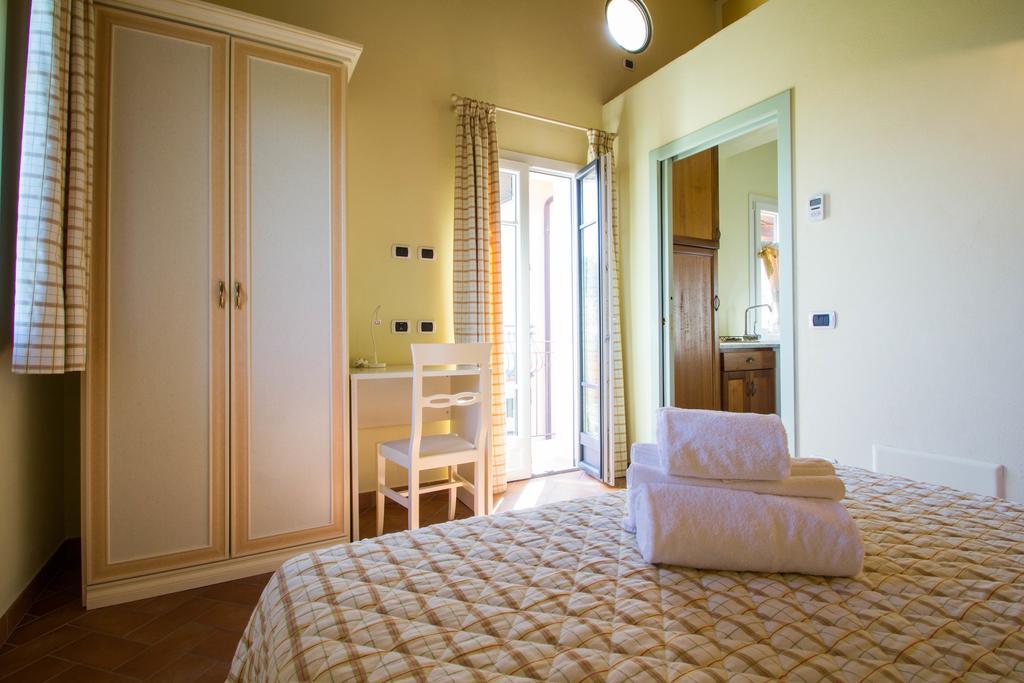 Agriturismo Ada Musso Ss Diano Borello Ruang foto
